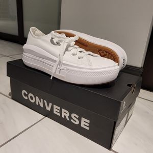 White Converse size 7